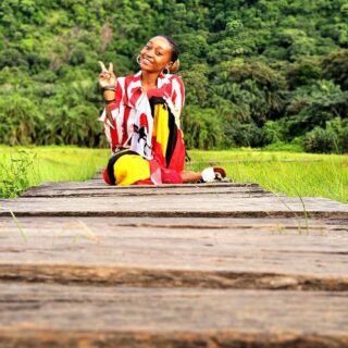 photo_5922654859625089021_y